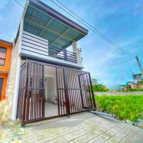 Balcony & 2BR TownHouse - Angeles Clark - TheRichPlacePh 2